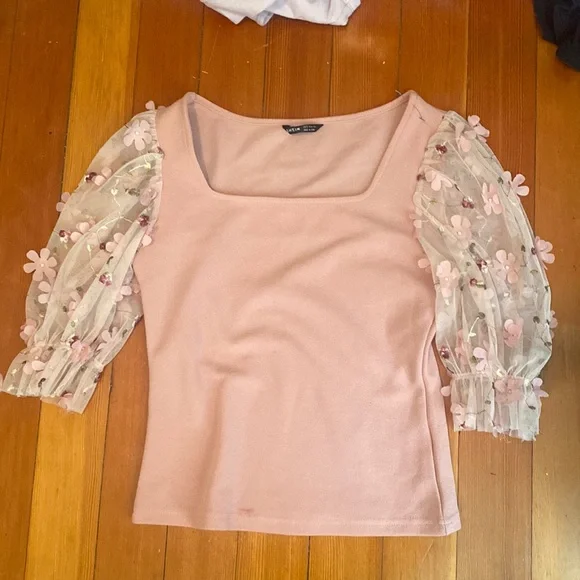 Shein Floral Sleeve Top - Picture 1 of 1